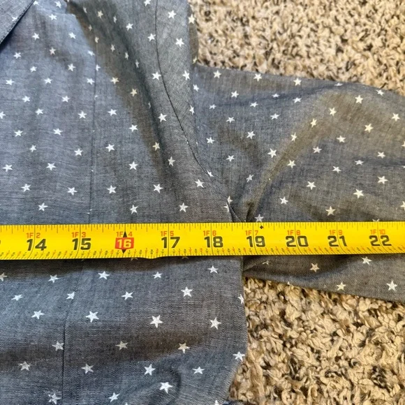 VITAMIN Star Printed Snap Button Closure Gray White Collared Blouse Womens Small - Picture 7 of 12